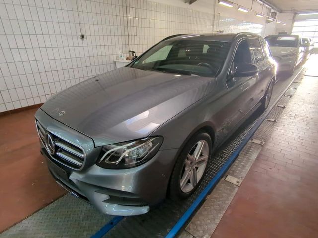 Mercedes-Benz E 220 d T AMG Kamera/Head-UP/Comand/19"/Night-P