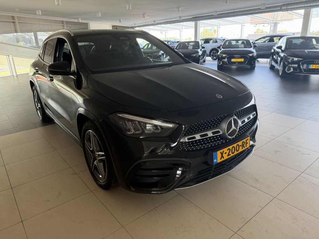 Mercedes-Benz GLA-klasse 180 AMG Line imagem 2