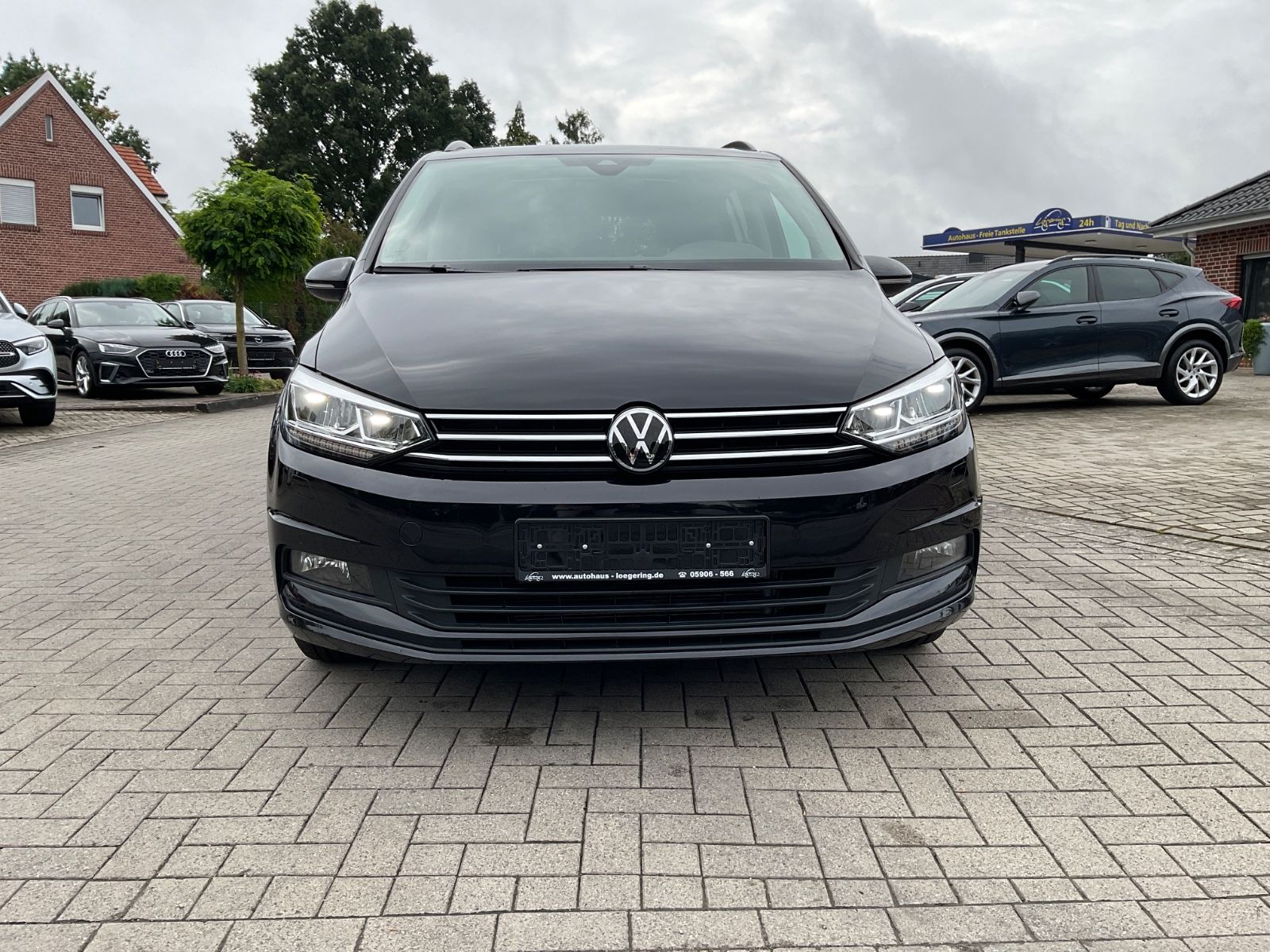 Fahrzeugabbildung Volkswagen Touran 1.5 TSI DSG,7 Sitze,AHK,Standheizung,Pano