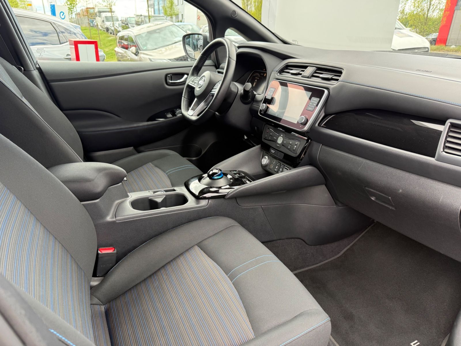 Fahrzeugabbildung Nissan Leaf N-Connecta - 360°, LED, Winter-P.,SOH96%