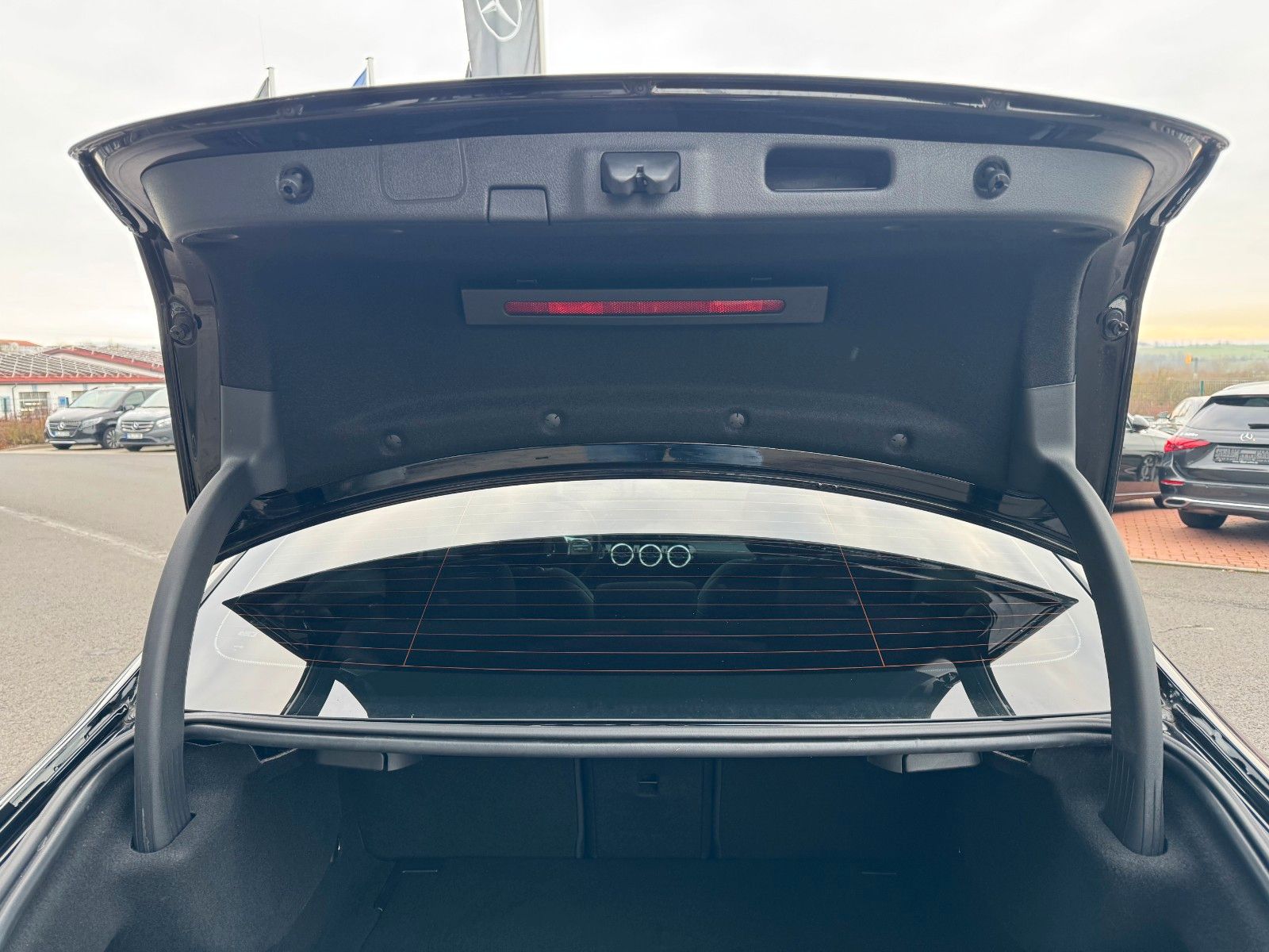 Fahrzeugabbildung Mercedes-Benz A 200 AMG 19"+Ambiente+R-Kamera+Pano+LED+MBUX