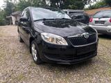 Skoda 1.2 Family - Skoda Fabia mit Benzin-Antrieb: Schwarz, Limousine, 1.2