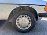 Mercedes-Benz E 230 - Oldtimer: bis 15000 €