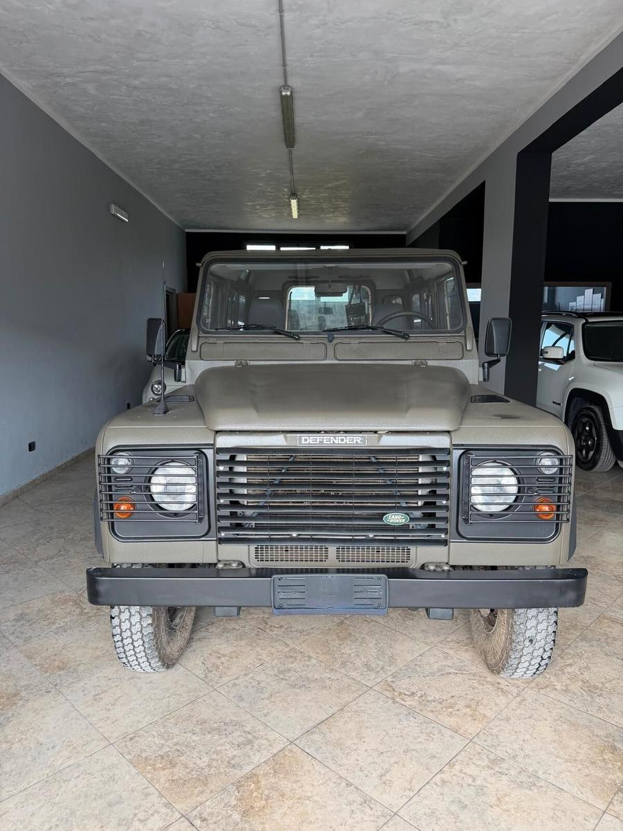Land Rover Defender 90 2.5 TD5 122ch - Pneus neufs - Chassis sain - Banquette arrière