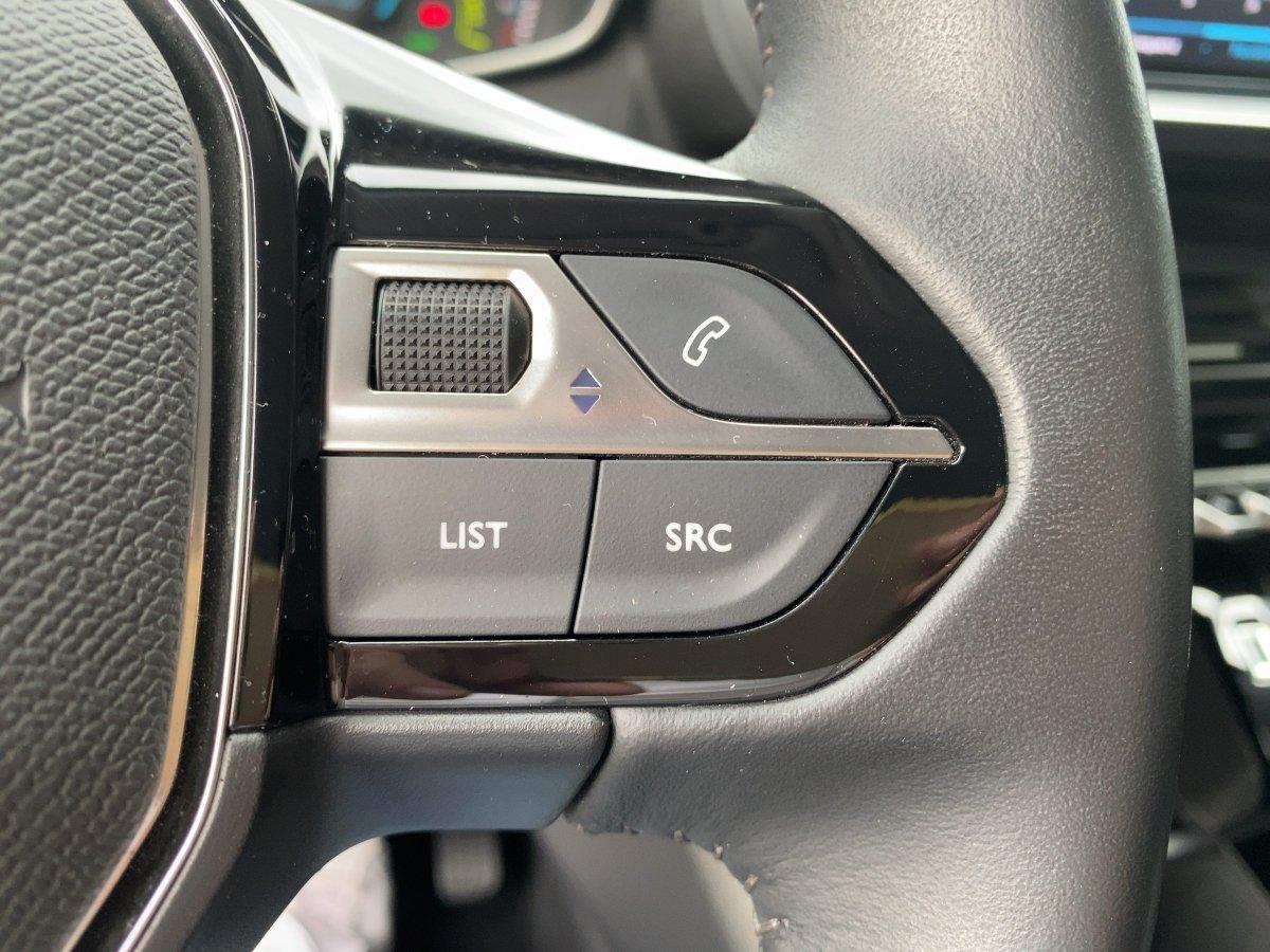 Peugeot 2008 e- Active Pack LED*Allwetter*Kamera*Navi*PD