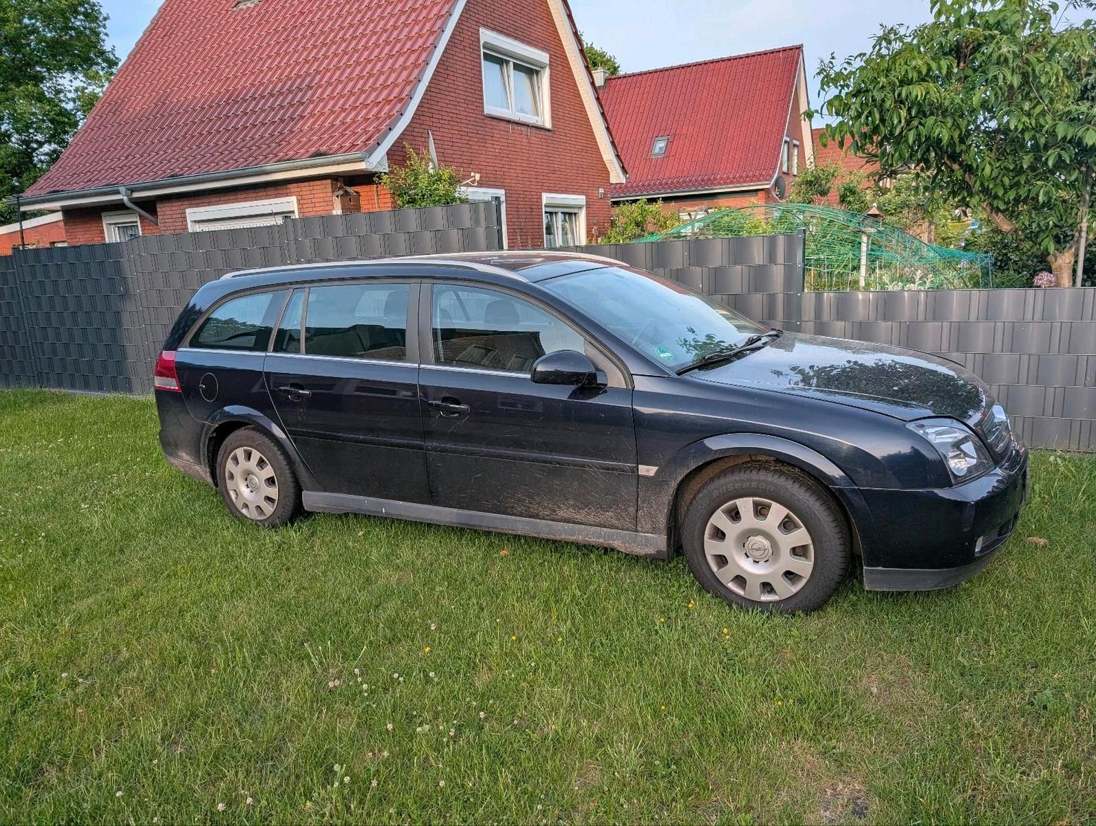 Opel Vectra 2005 — rear view