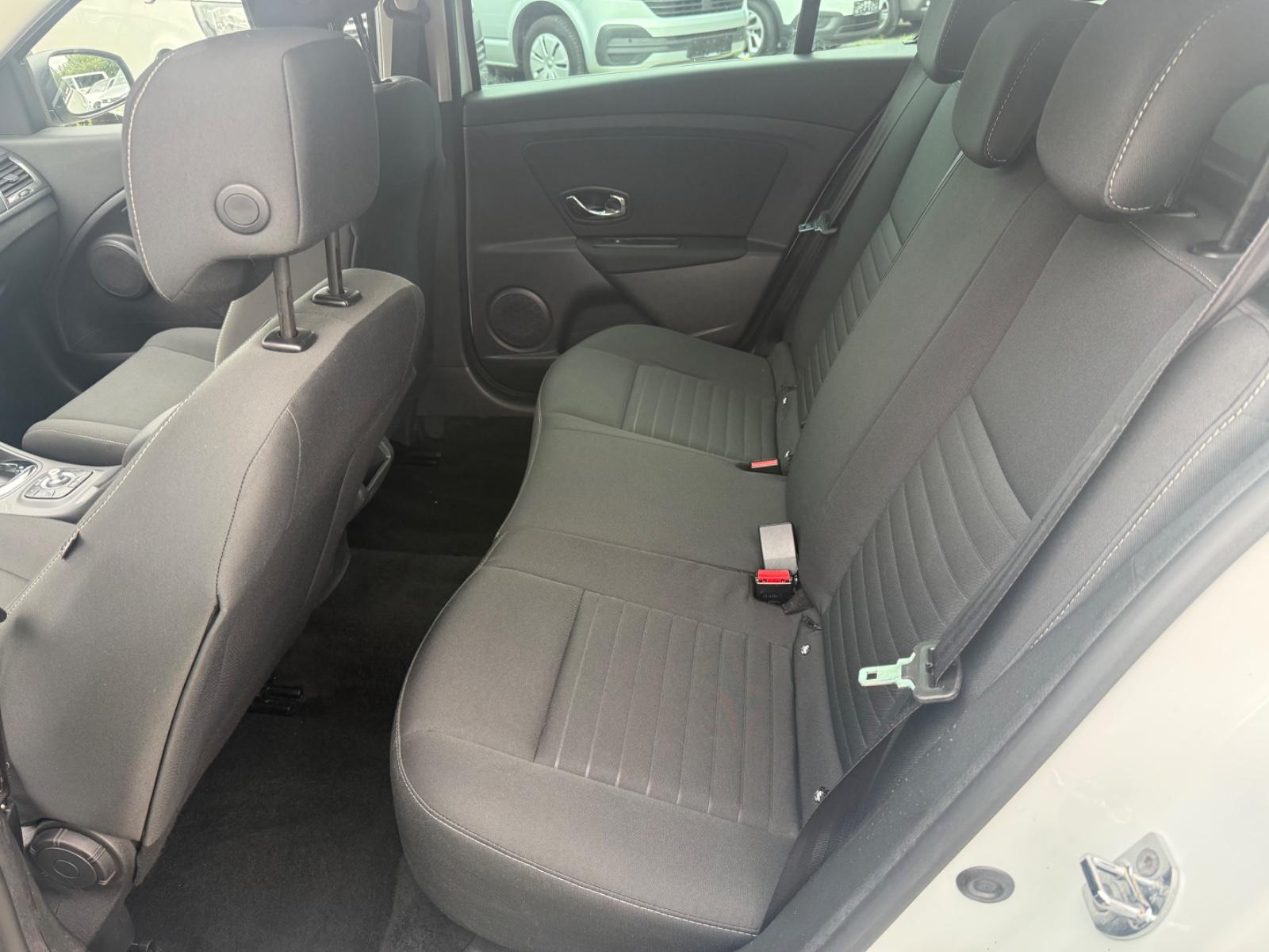 Renault Megane 2015 — photo 8