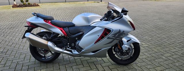 Suzuki GSX 1300 R HAYABUSA + HELM