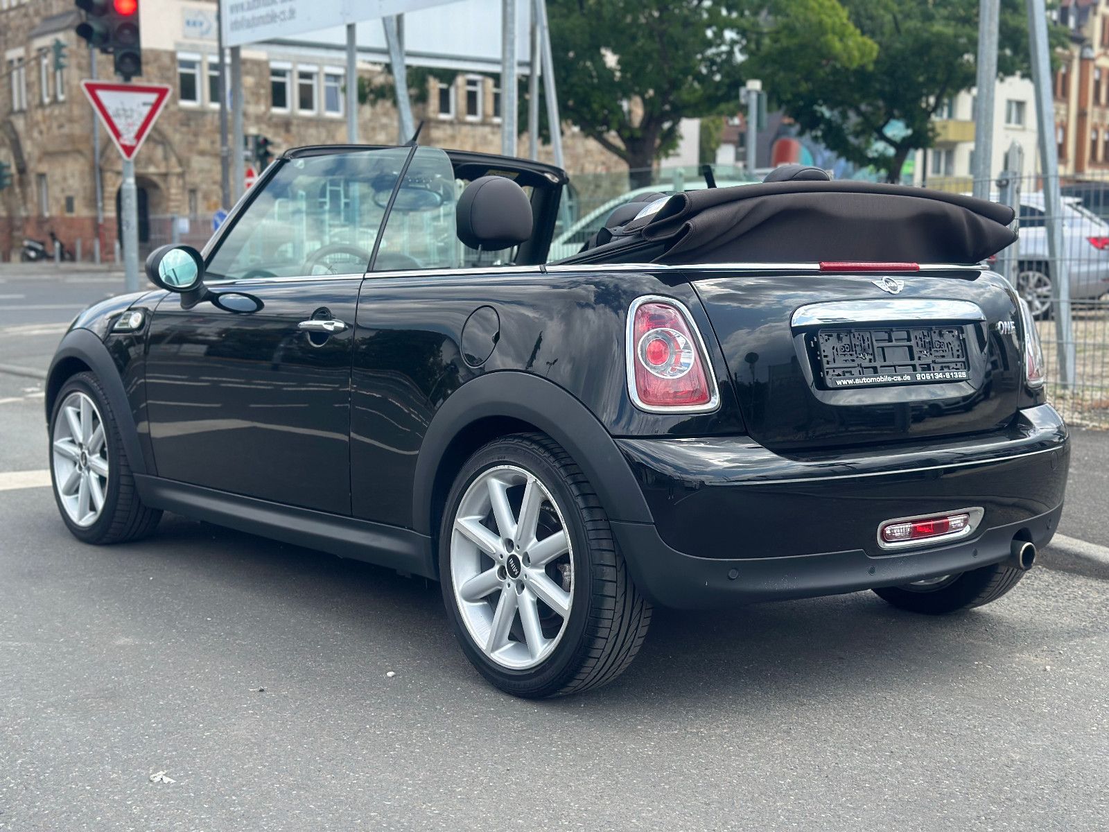 Fahrzeugabbildung MINI ONE CABRIO HIGHGATE*SONDERMODELL*