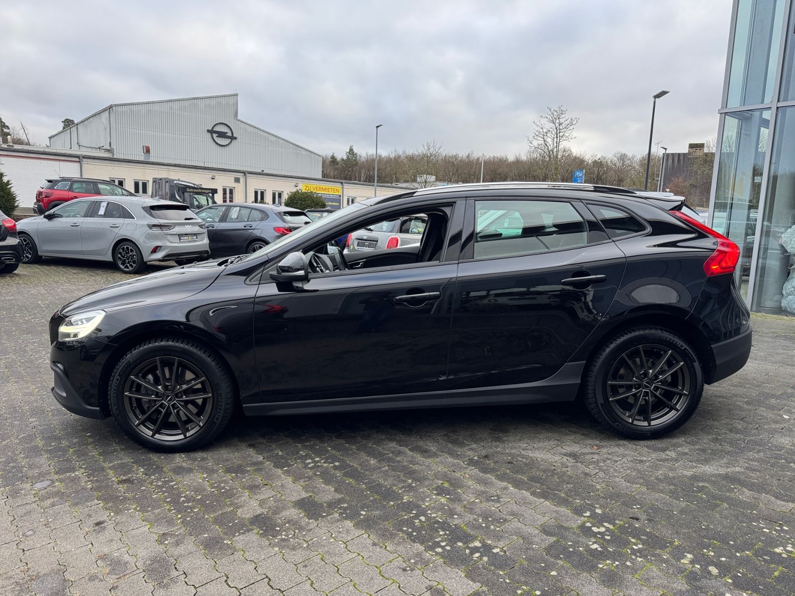 Fahrzeugabbildung Volvo V40 Cross Country Plus KLIMA LED NAVI  AHK