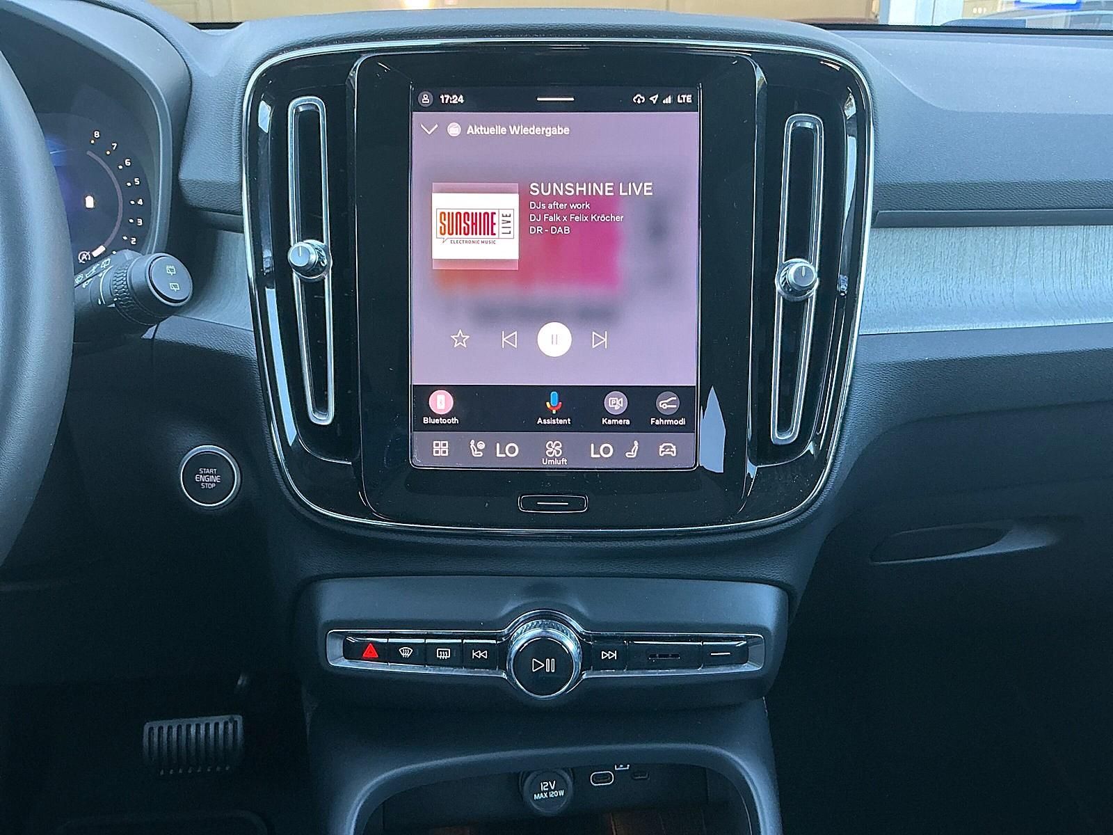 Volvo XC40 B3 DKG Dark LED PANO H&K Apple&Andro RFK foto 18
