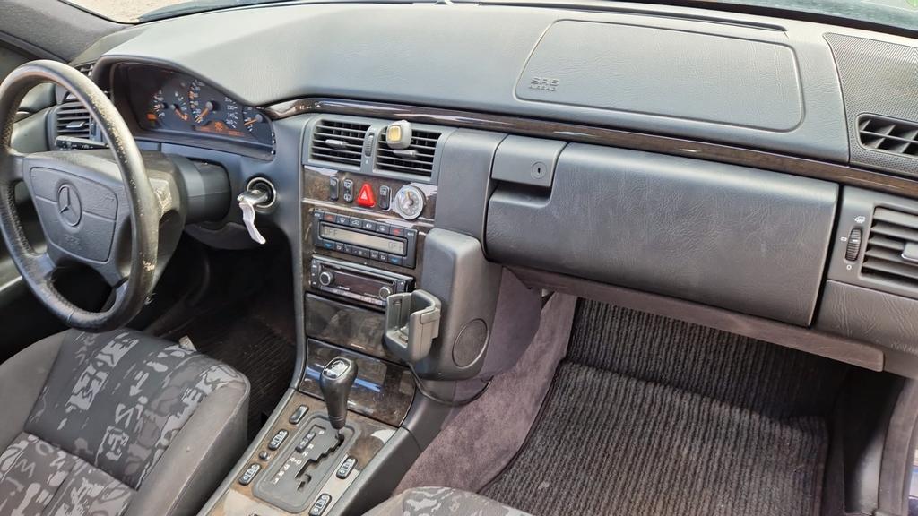 Mercedes-Benz E 320