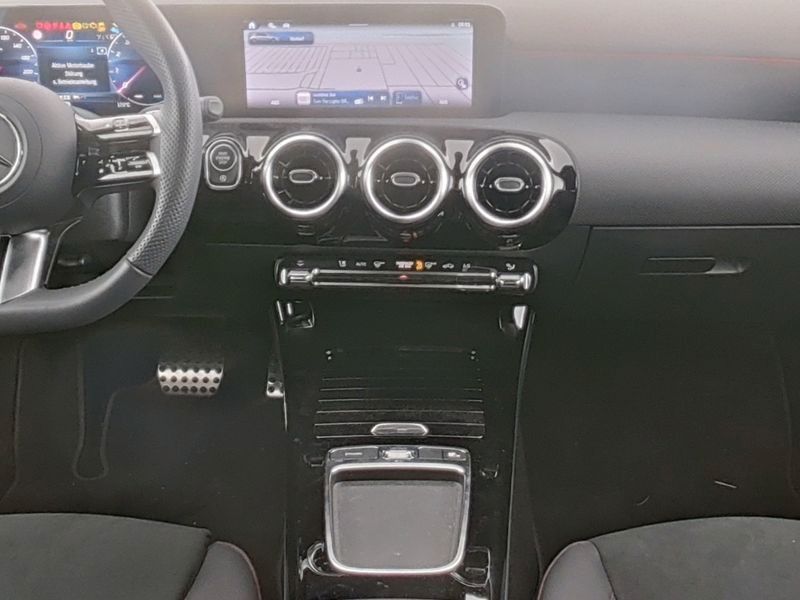 Fahrzeugabbildung Mercedes-Benz A 200 AMG+19"+NIGHT+SPIEGEL+DIGITAL+LED+SHZ+SPUR