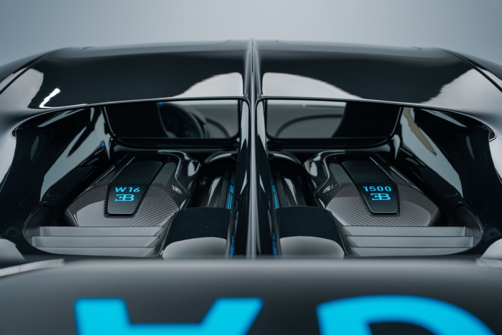 Fahrzeugabbildung Bugatti Chiron Pur Sport 1of60/SKY VIEW