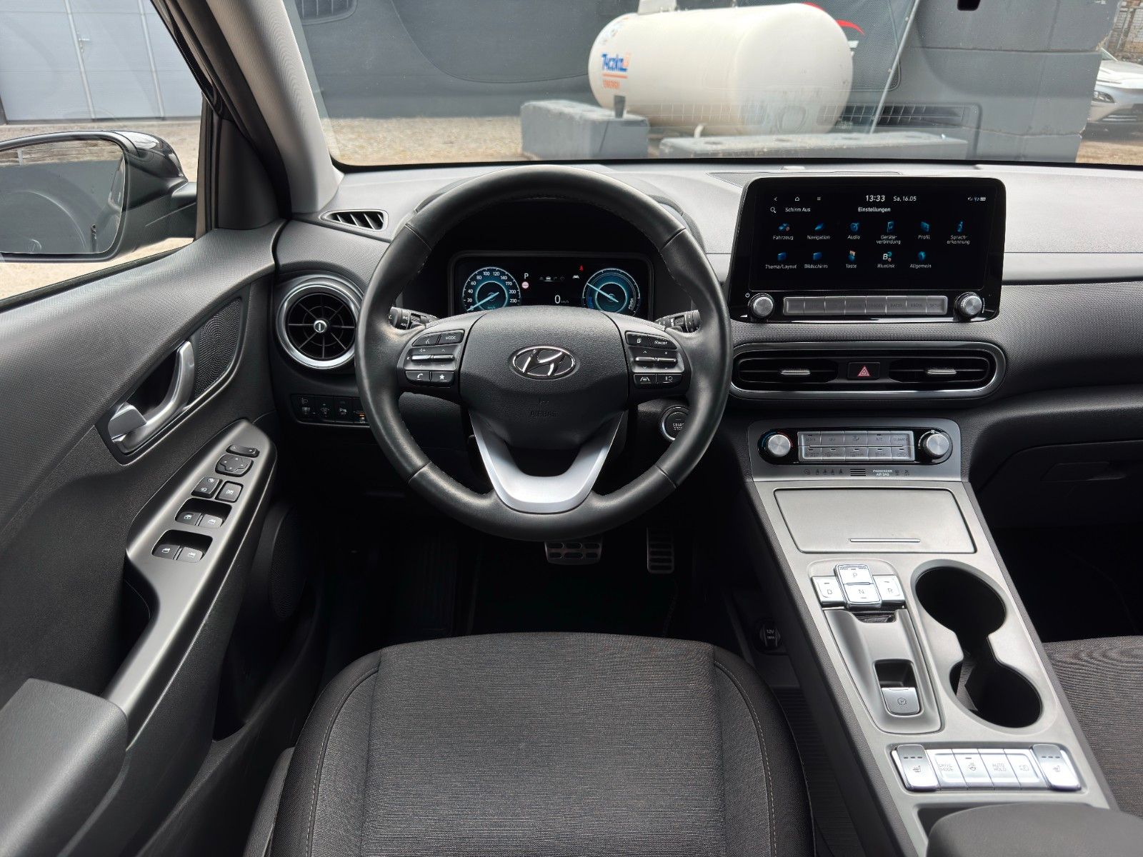 Fahrzeugabbildung Hyundai KONA E Edition 30+ PDC SHZ LHZ KRELL Temp CarPl.
