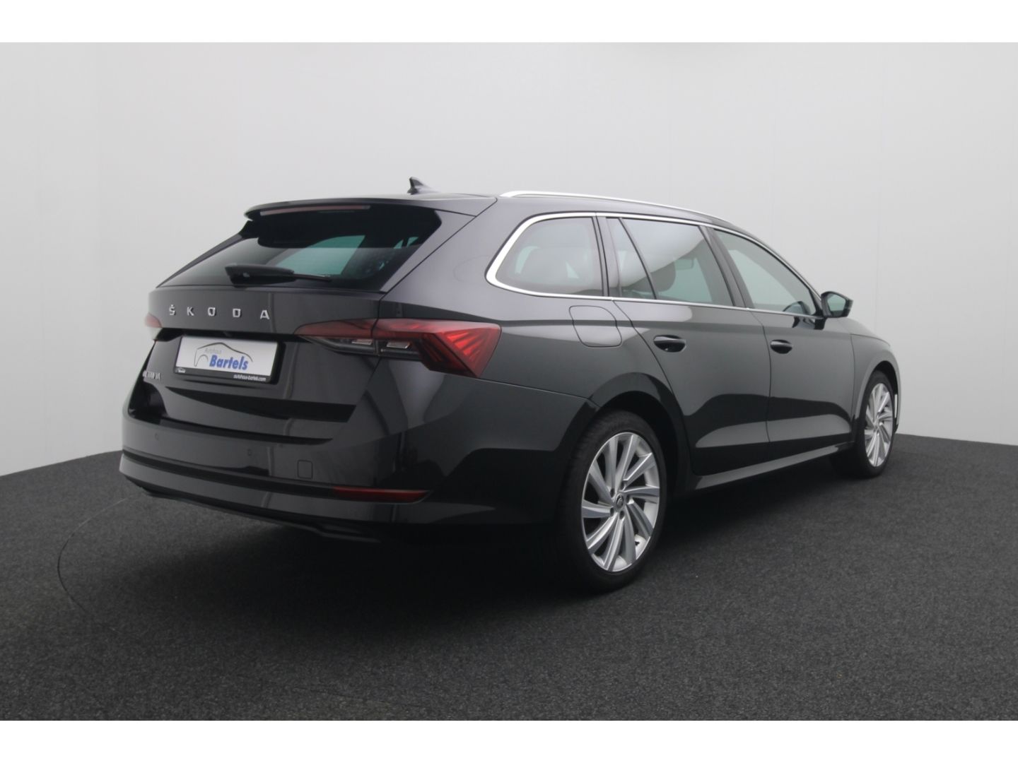 Fahrzeugabbildung SKODA Octavia Combi First Edition ACC 3-Zonen-Klimaa