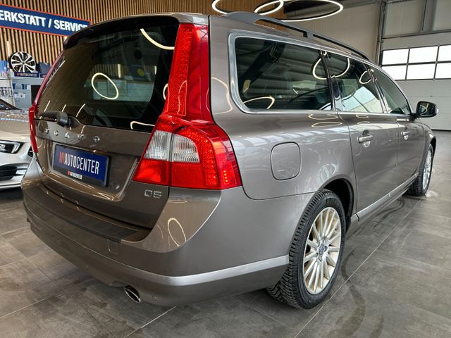 Volvo V70 Kombi Momentum *Leder*