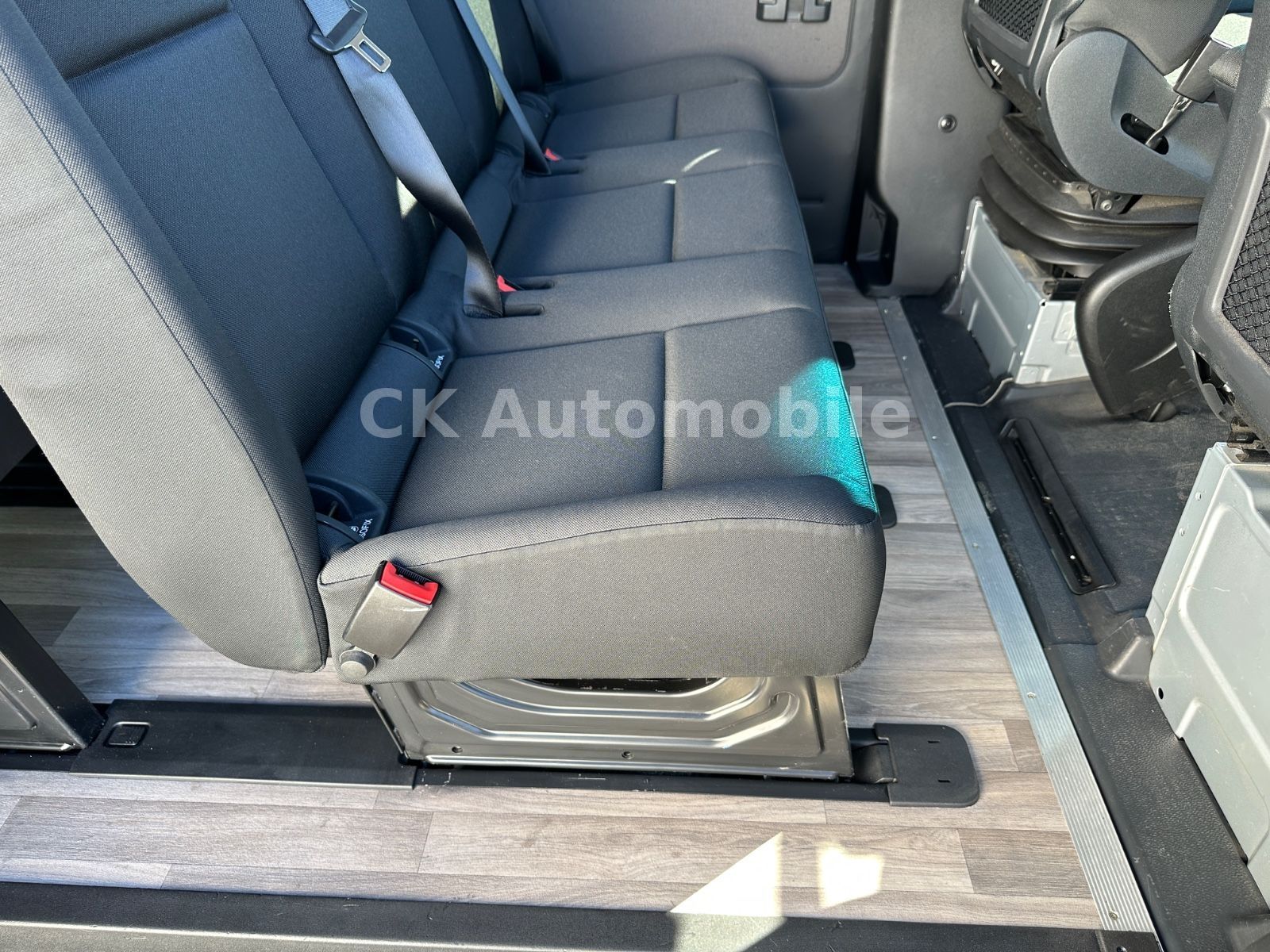 Fahrzeugabbildung Mercedes-Benz Sprinter 319 Kombi 4x4/8 Sitze/Klima/Navi/Kamera