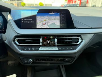 BMW 118 i AdvantageSport+LED+Pano+Navi+VirtCock+SHZ