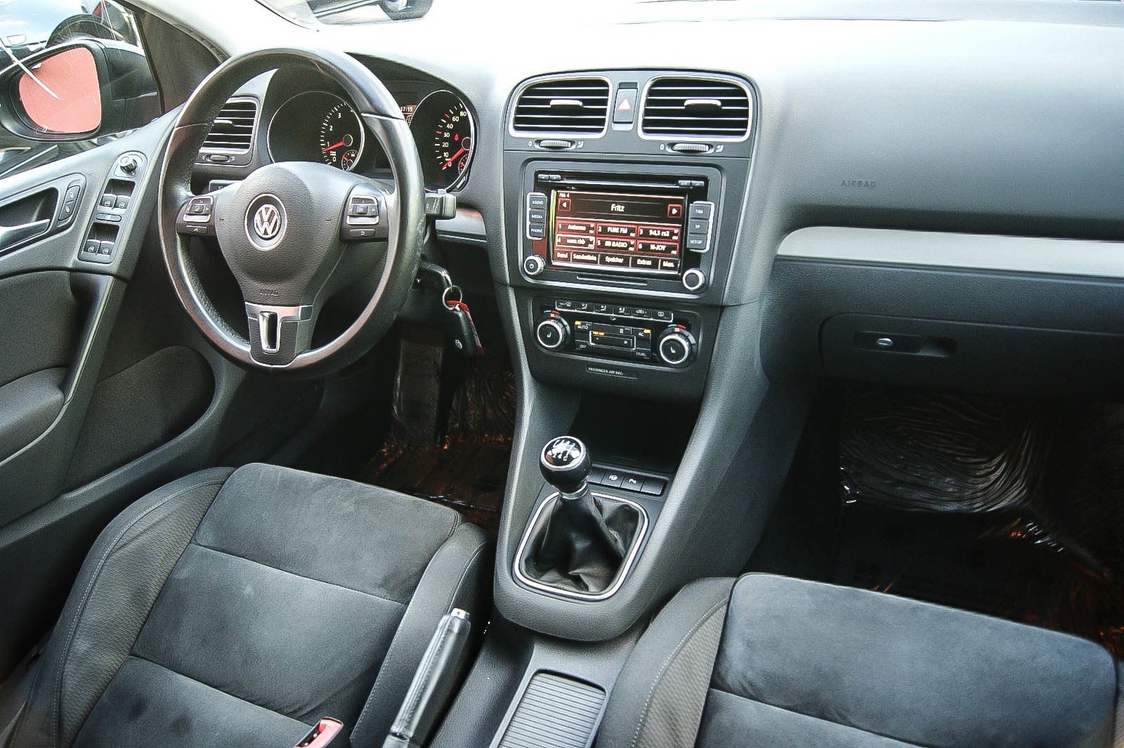 Fahrzeugabbildung Volkswagen Golf VI 14TSI Highline STANDHEIZUNG PARKLENKASS.