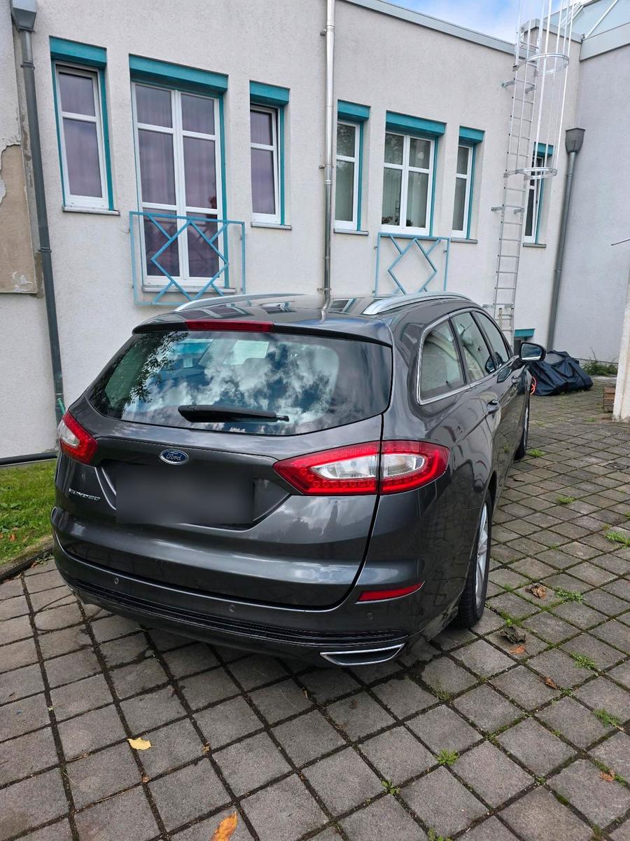 Ford Mondeo 2014 — rear view