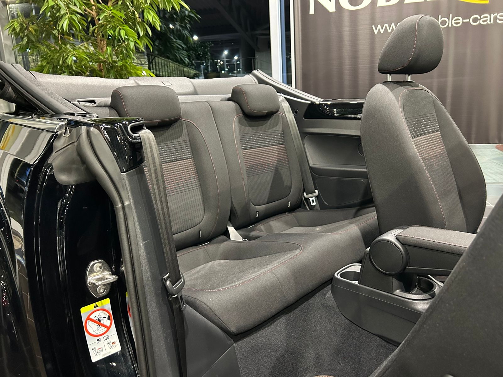 Fahrzeugabbildung Volkswagen Beetle Cabriolet Design BMT NAVI LEDER