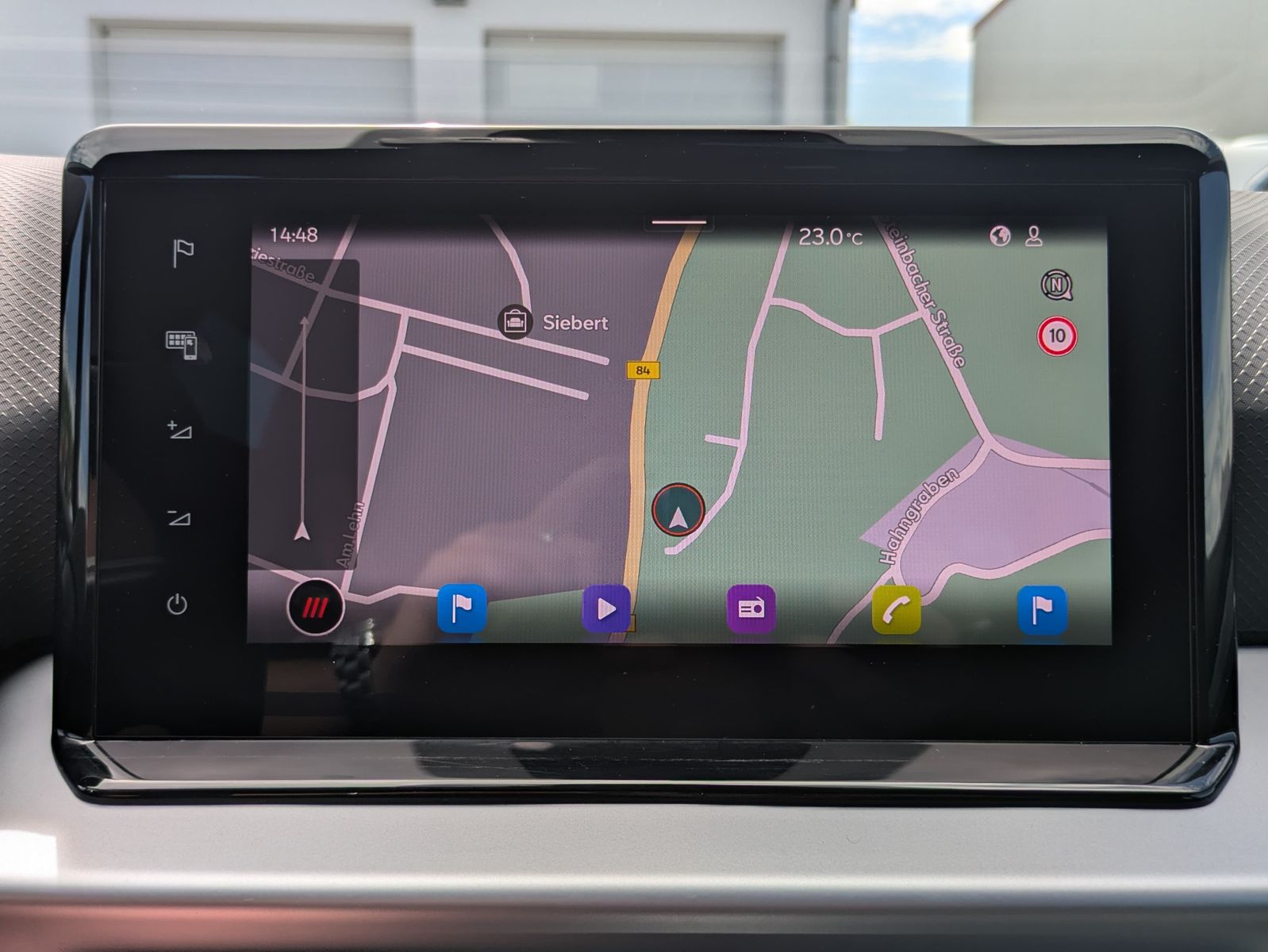 Fahrzeugabbildung SEAT Arona 1.0 TSI FR DSG AHK*ACC*LED*APP*DAB*KAMERA