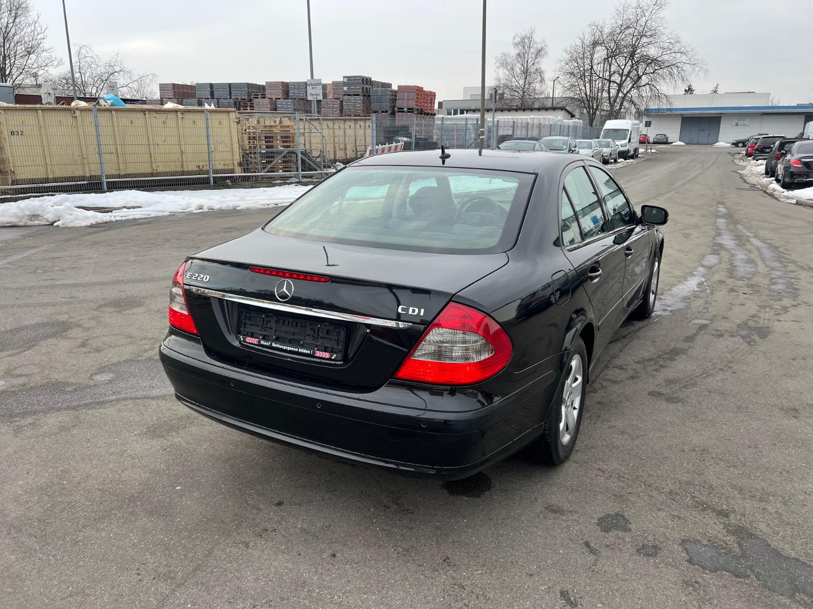 Mercedes-Benz E 220 Limousine Automatik Navi