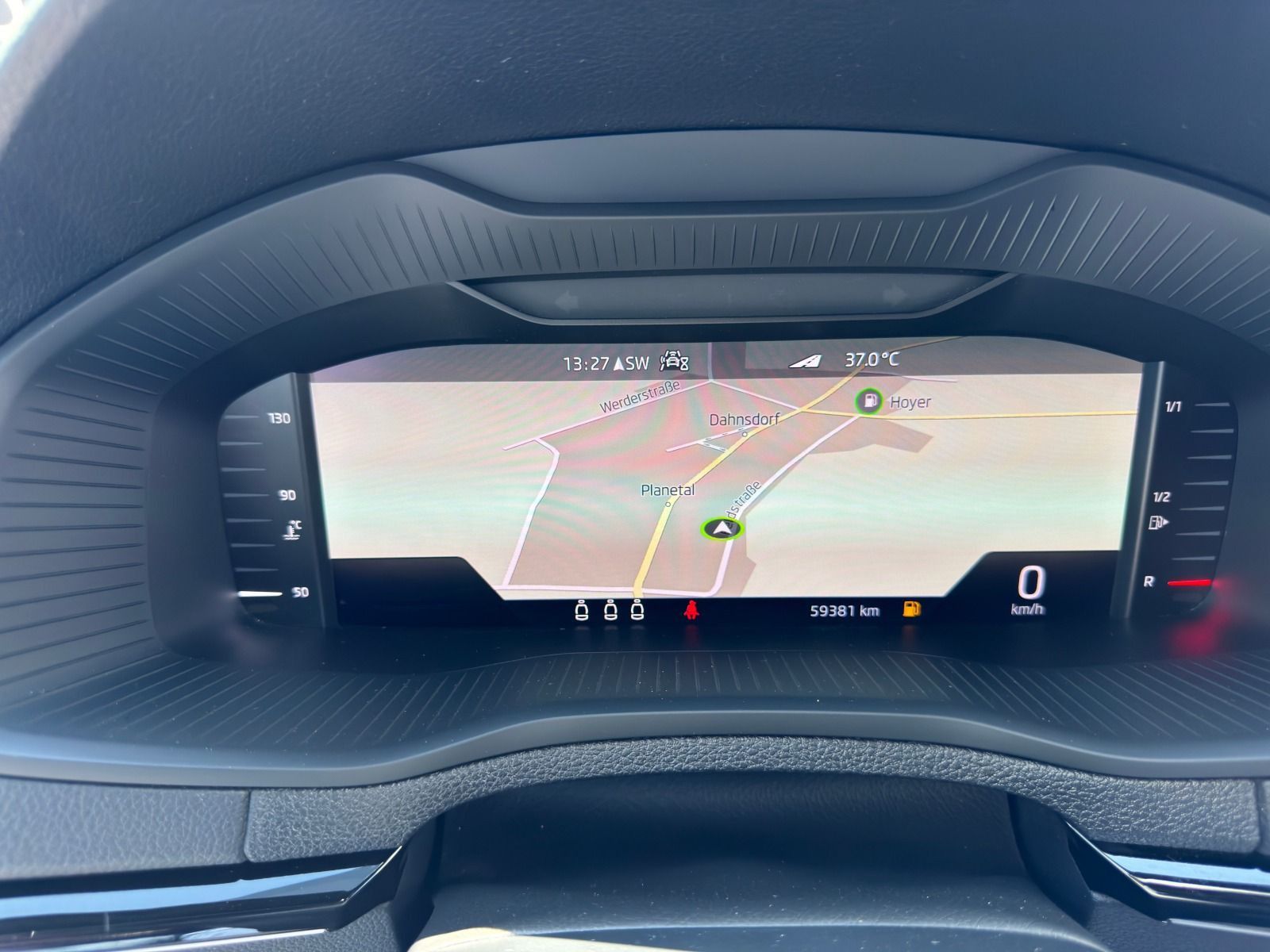 Fahrzeugabbildung SKODA Karoq Sportline 1.5TSI 6-Gang*AHK*RFK*Matrix*eHe