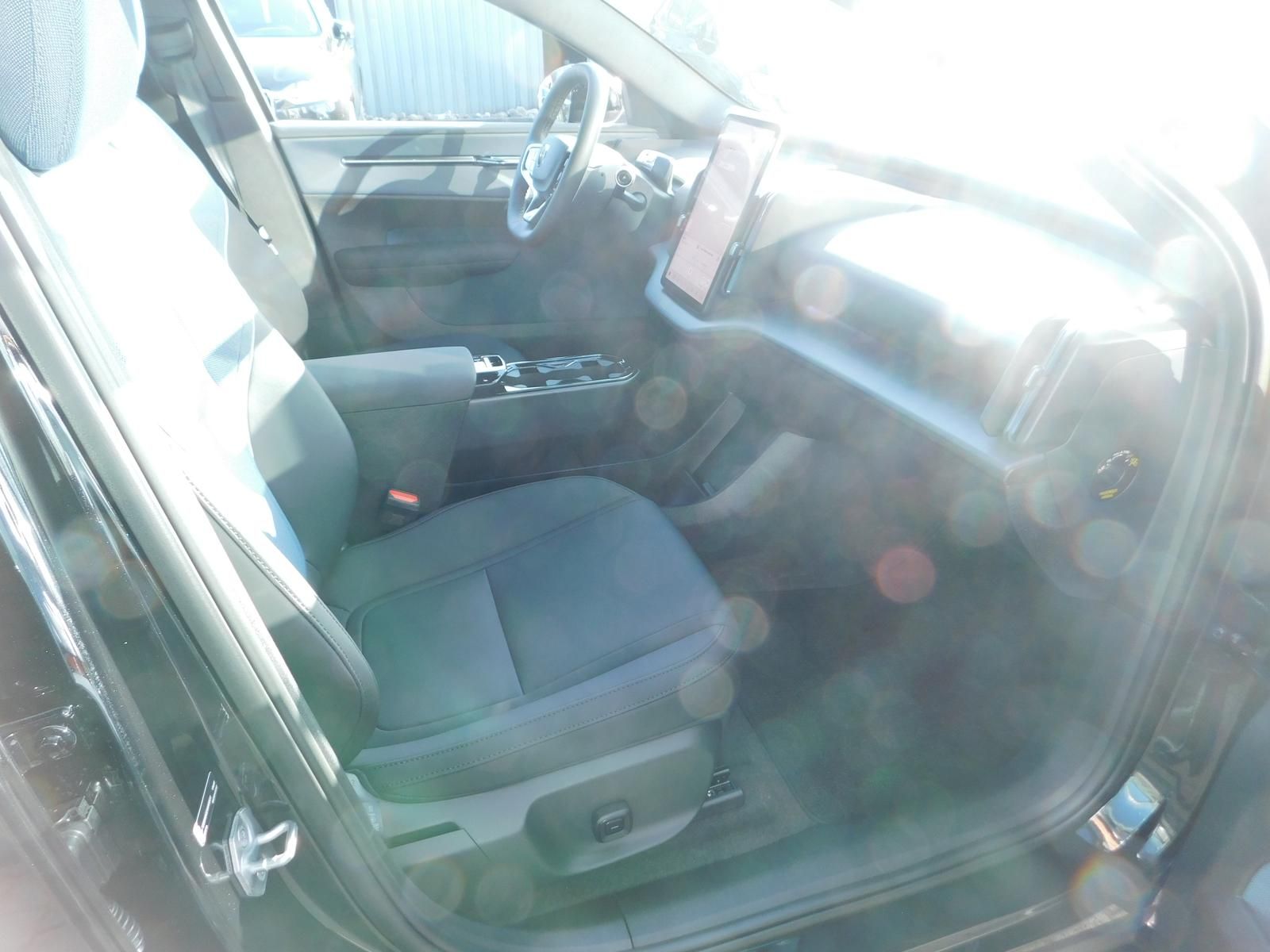 Fahrzeugabbildung Volvo EX30 single Motor ext. Range Plus Black Edition