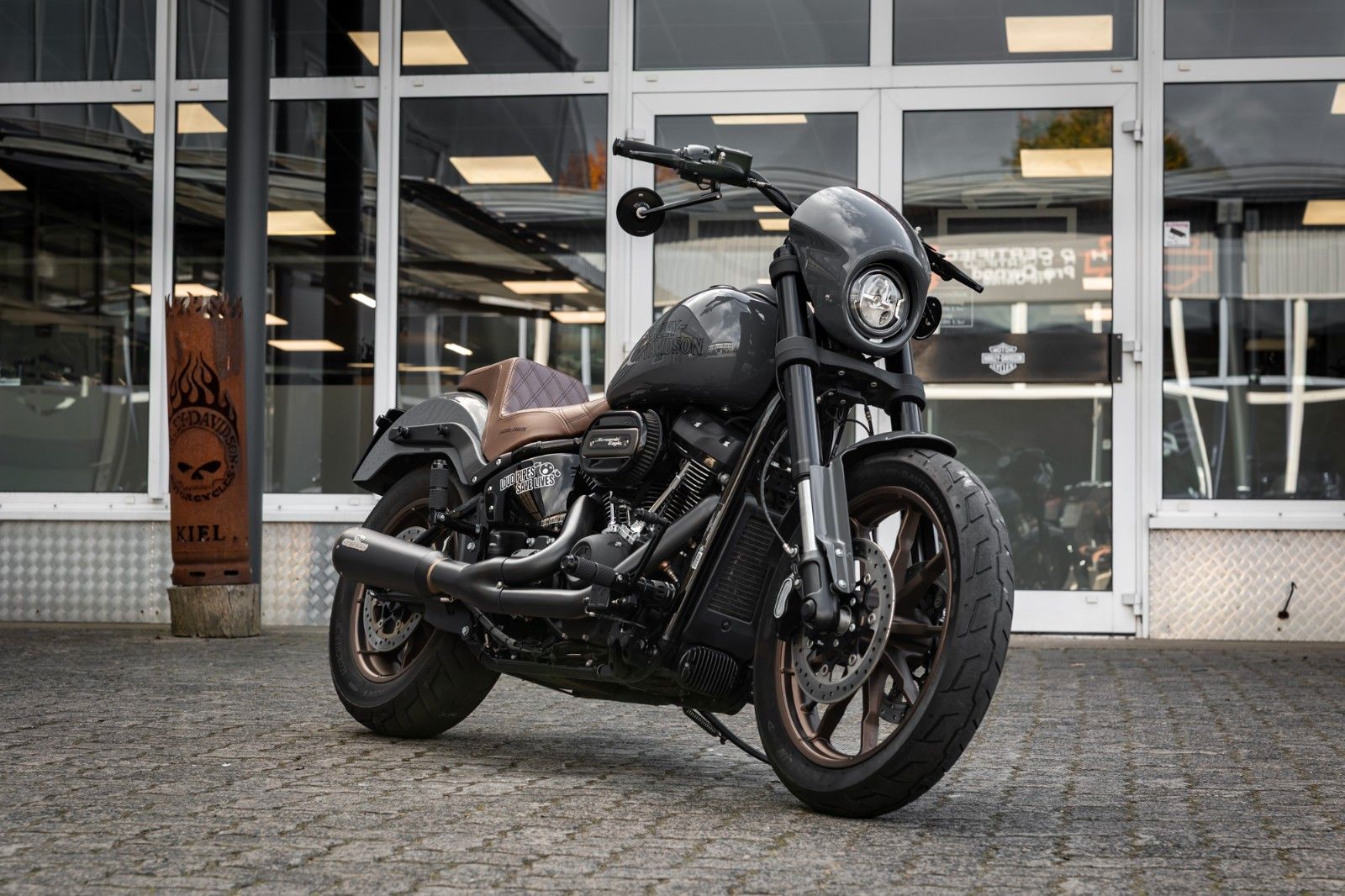 Fahrzeugabbildung Harley-Davidson FXLRS LOW RIDER S 117 CUI - JEKILL&HYDE -