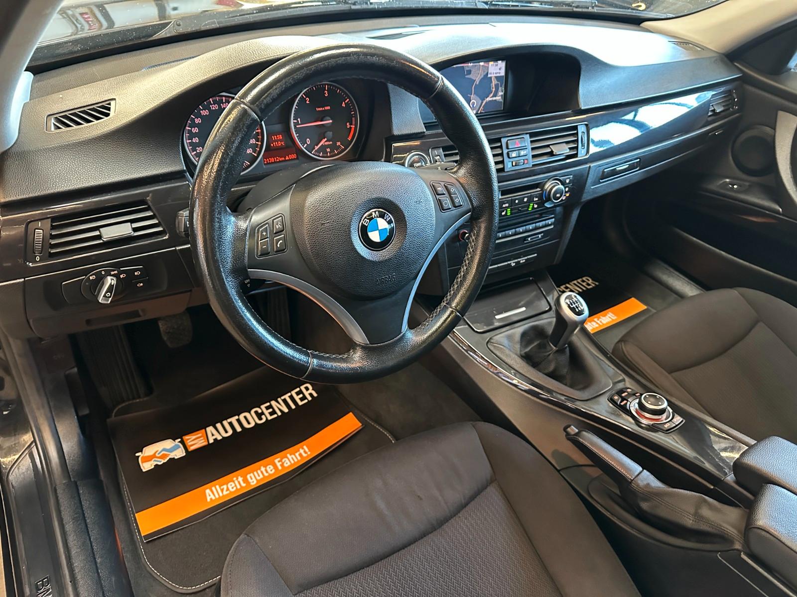 BMW 320 2011 — photo 43