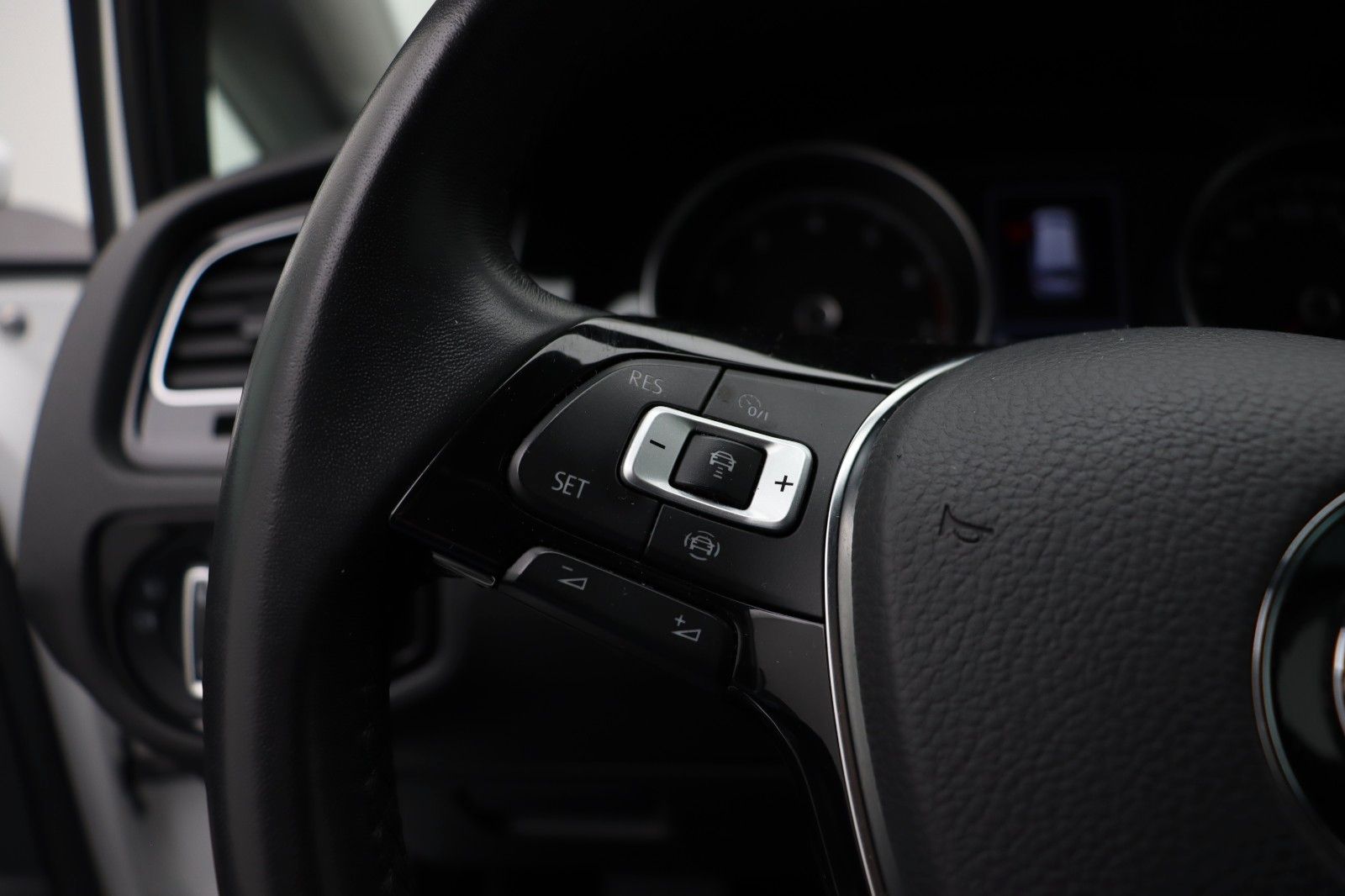 Fahrzeugabbildung Volkswagen Golf VII Variant 1.5 DSG Highline