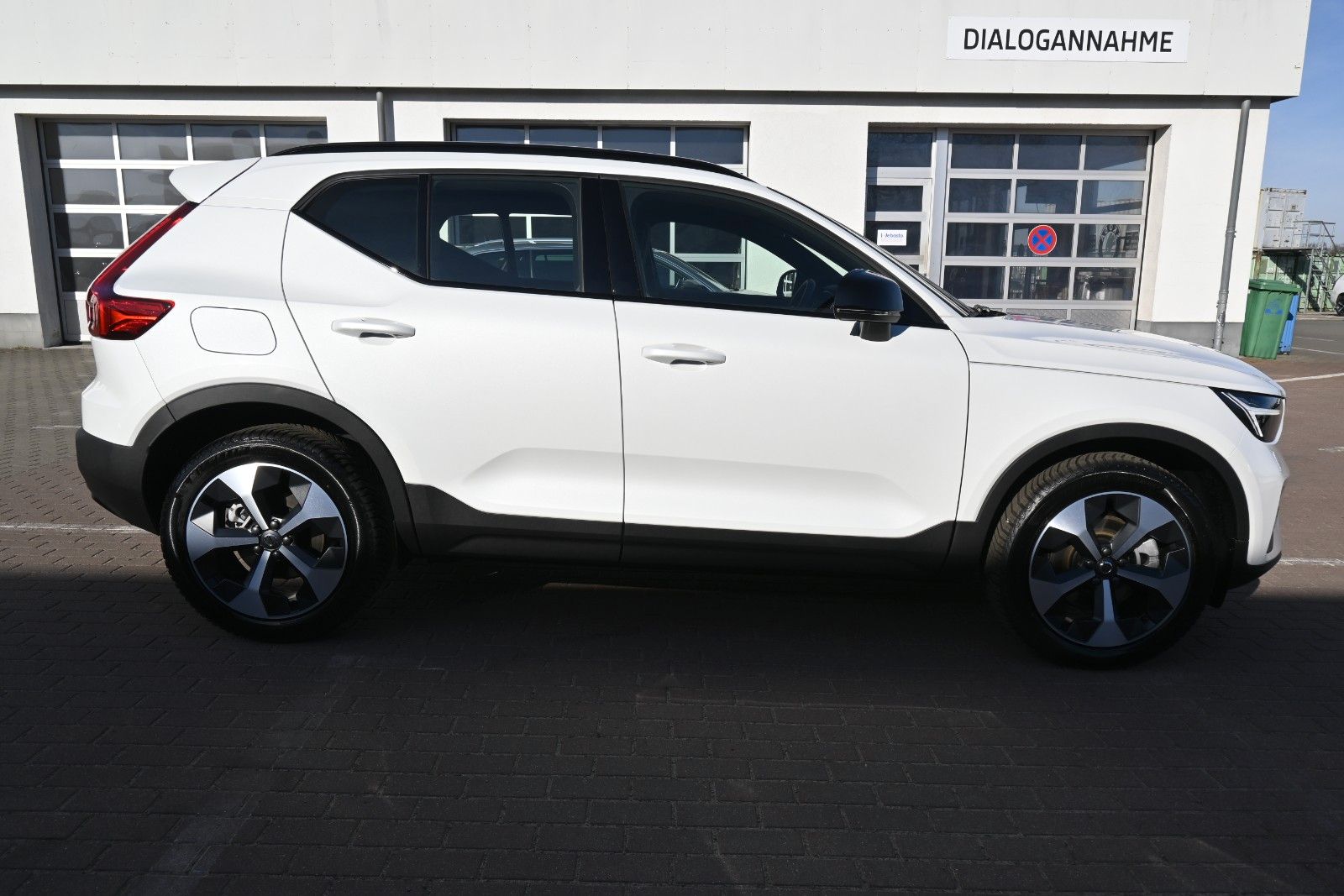 Fahrzeugabbildung Volvo XC40 B3 DKG Plus Dark*FSHZG*RFK*BLIS*ACC