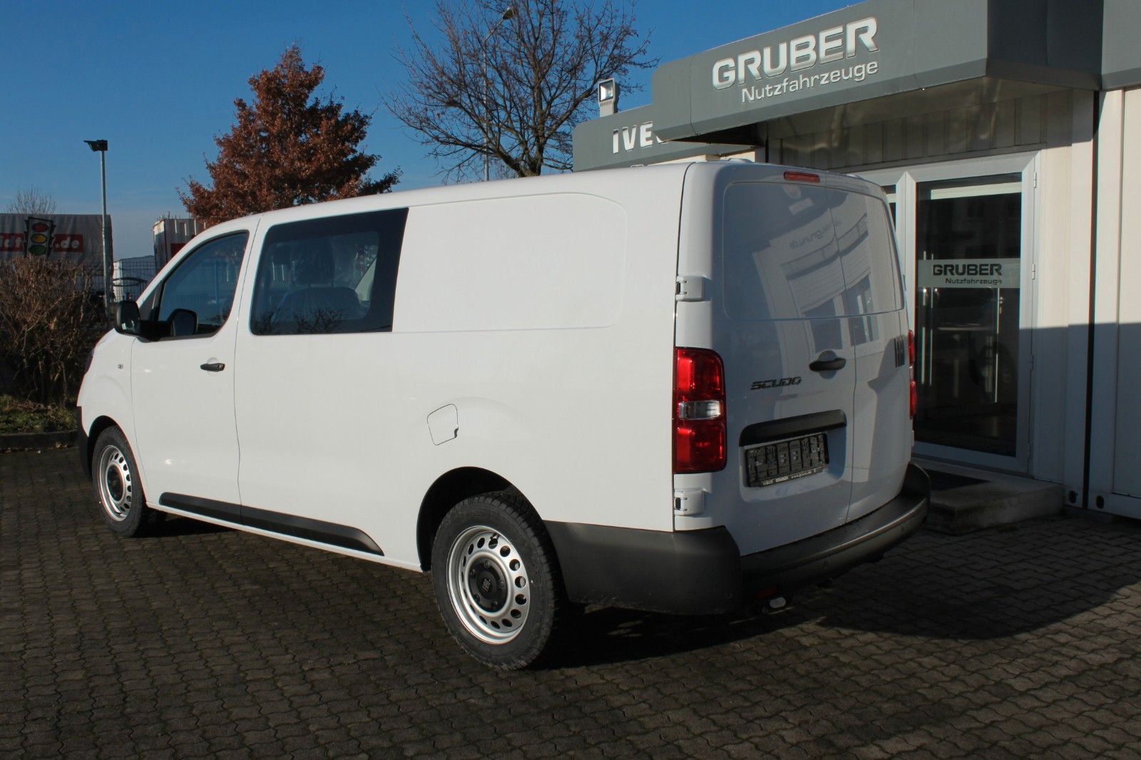 Fahrzeugabbildung Fiat Scudo L3 Flexcab Trennwand klappbar AHK