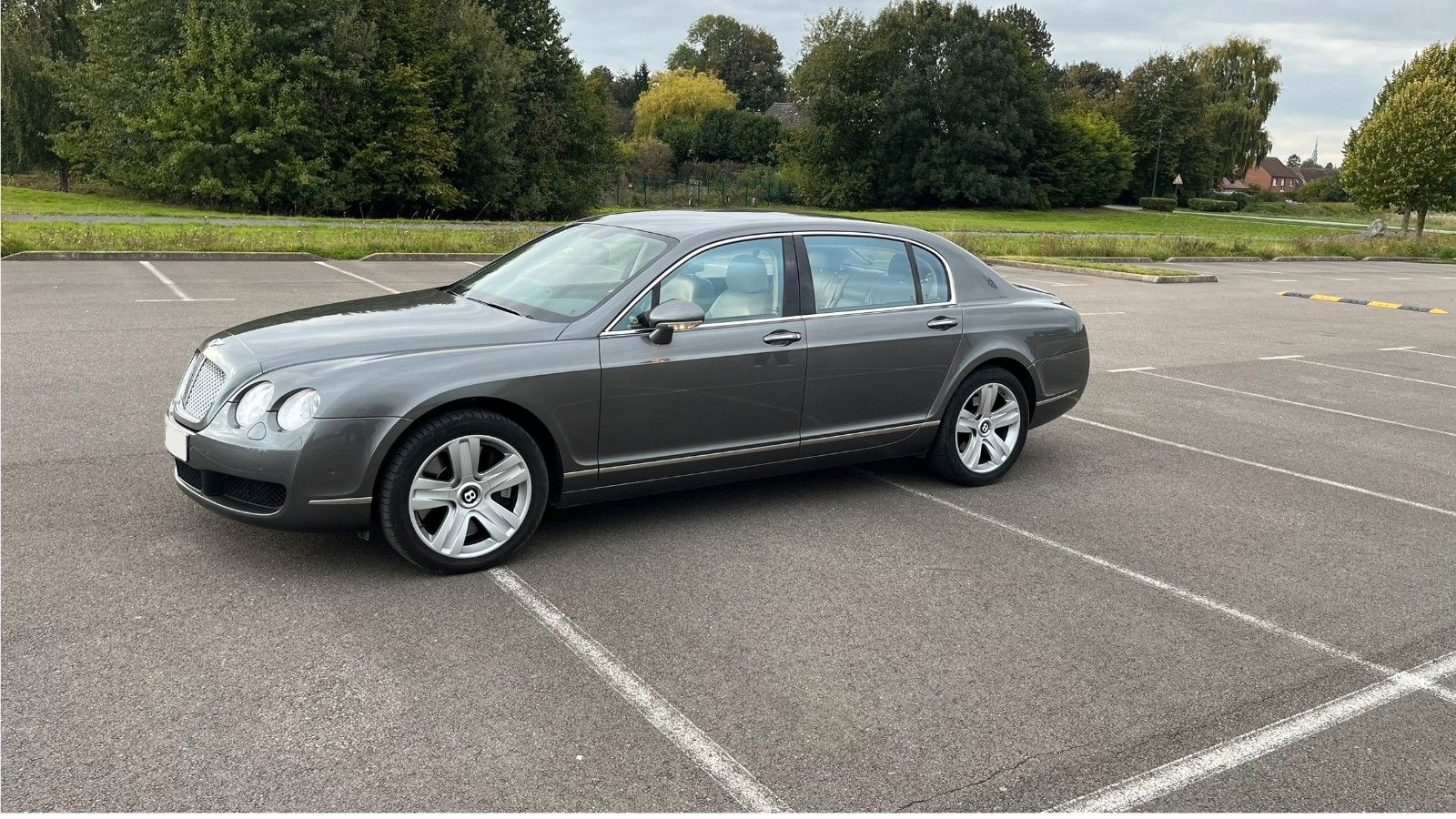 Bentley Continental Flying Spur Schön und gepflegt mit geringer Laufleistung