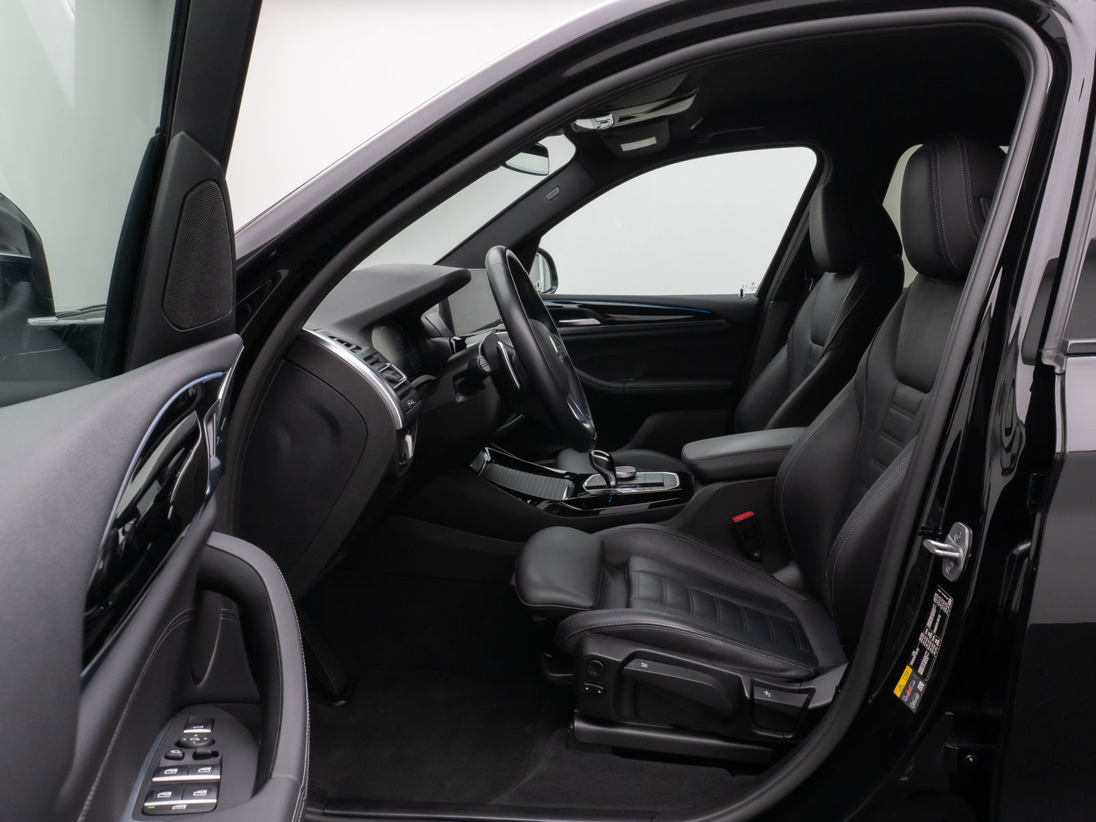 Fahrzeugabbildung BMW X3 xD30e Kamera HUD DAB HiFi Komfort Sport AHK
