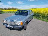 Mercedes-Benz  W123 230 E Automatik H Kennzeichen 2+ - Mercedes-Benz 230 von privat