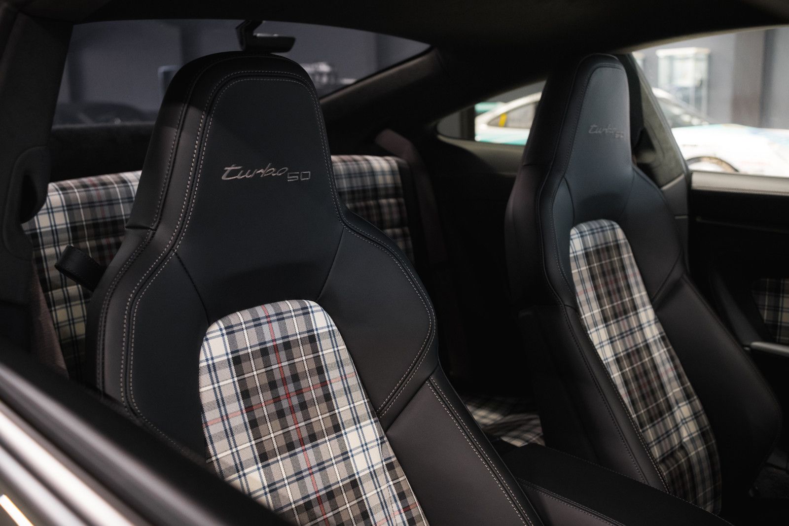 Fahrzeugabbildung Porsche 992/911 Turbo 50 Jahre Heritage-Nachtsicht-Inno