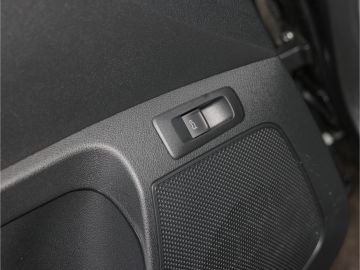 Skoda Karoq Sportline 1.5 TSI DSG AHK El. Panodach 19'