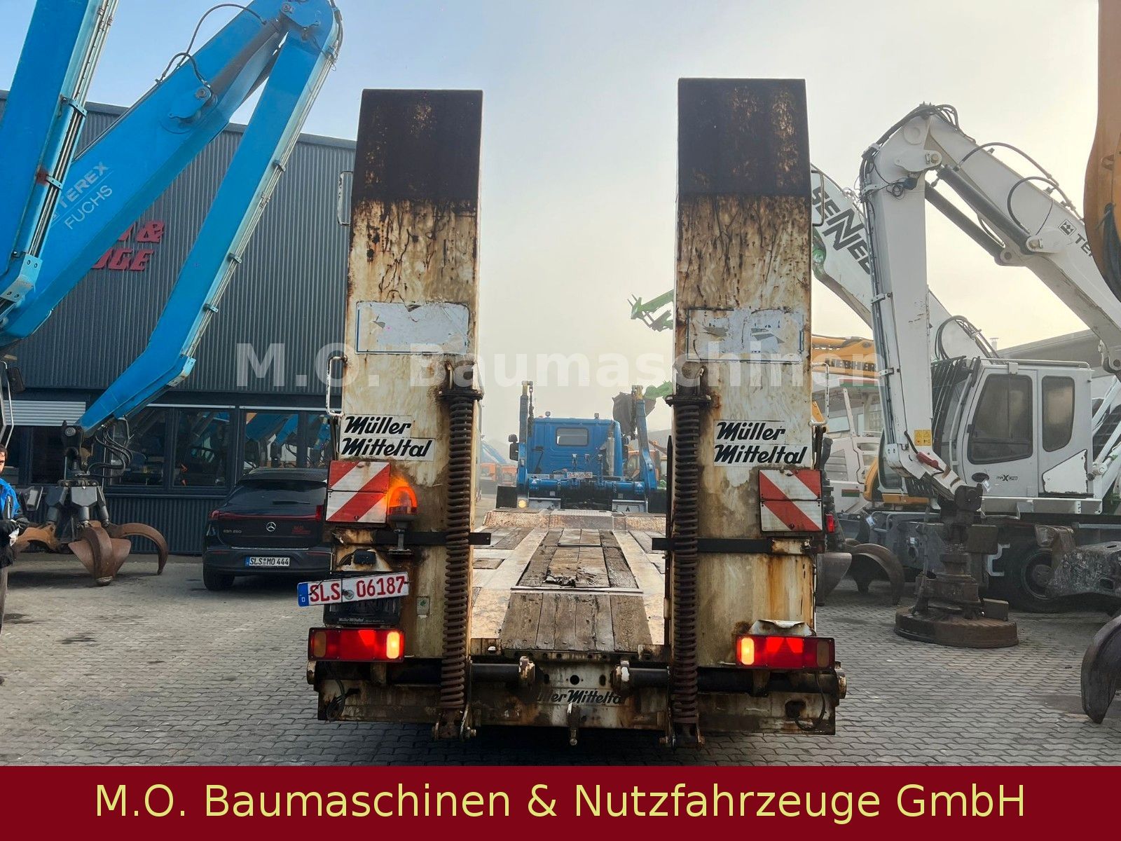 Fahrzeugabbildung Müller-Mitteltal T 30,0 Kompakt / 3 Achser / Blatt /Rampen/