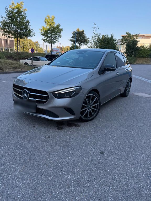 Image of Mercedes-Benz B 220