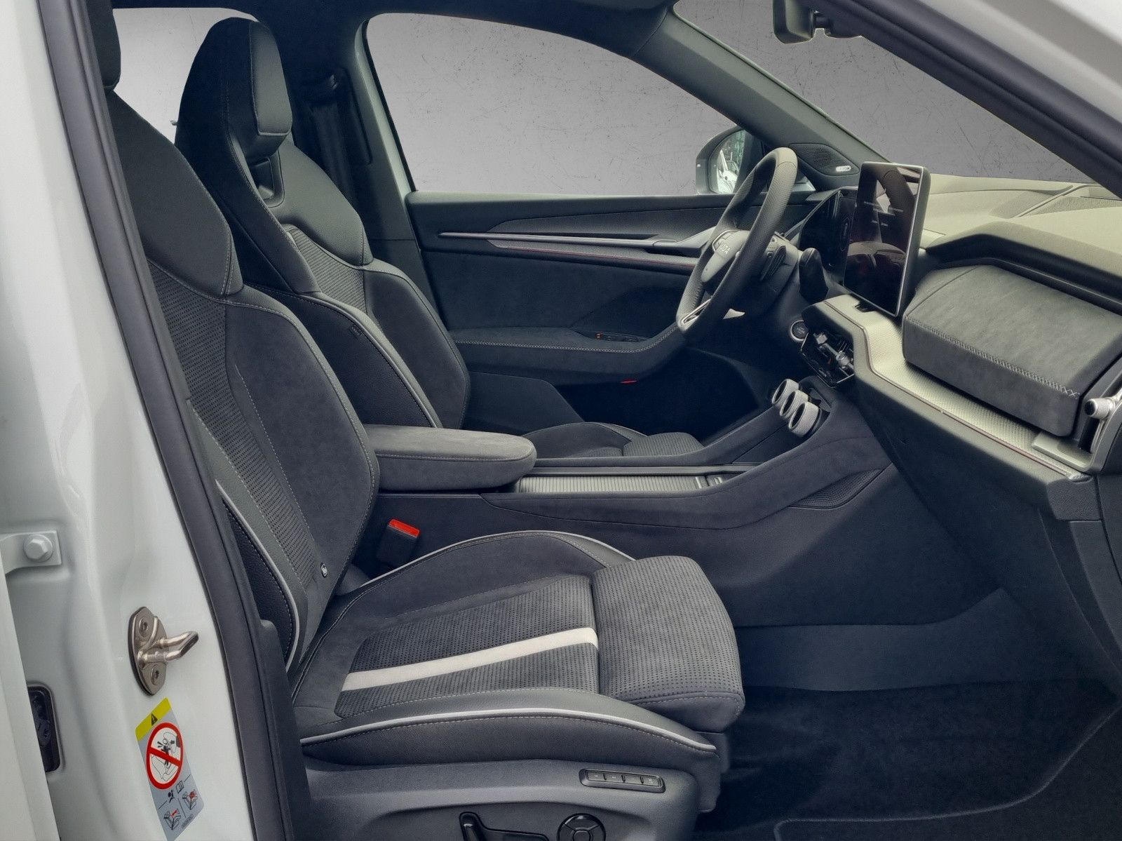 Fahrzeugabbildung SKODA Kodiaq Sportline 2.0 TDI DSG PANO AHK Licht-Info