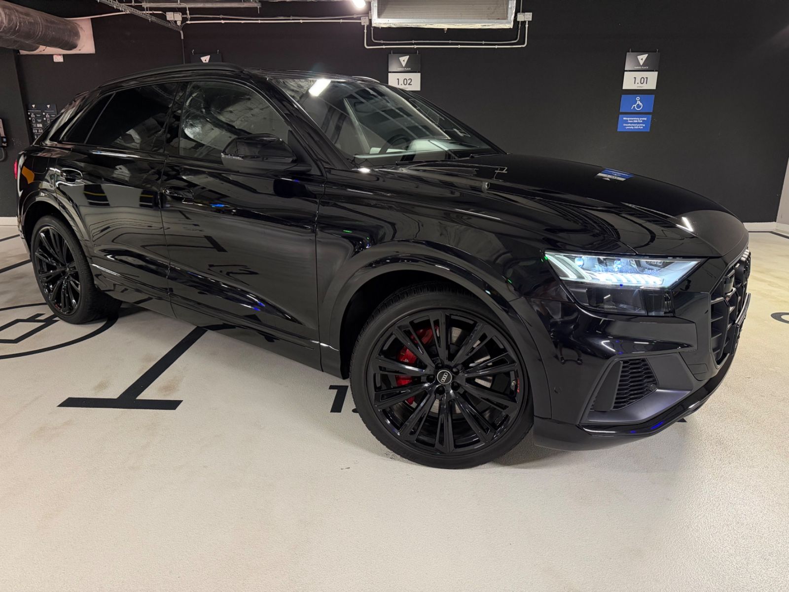 AUDI SQ8 TDI quattro tiptronic -