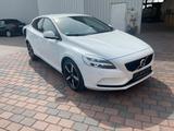 Volvo V40 T2 Momentum NAVI, Shz, Kamera - Volvo V40: Momentum