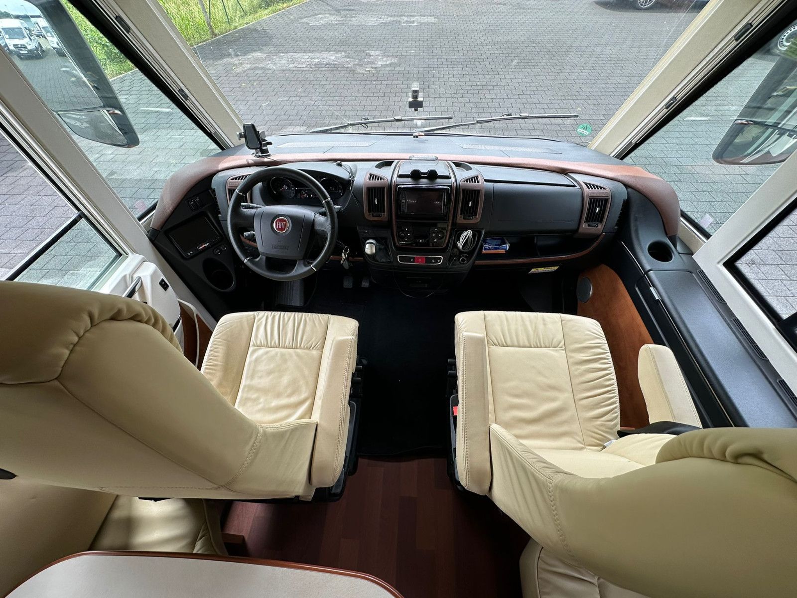 Fahrzeugabbildung Carthago Chic C-Line 4.9 LE L  sehr viele Extras