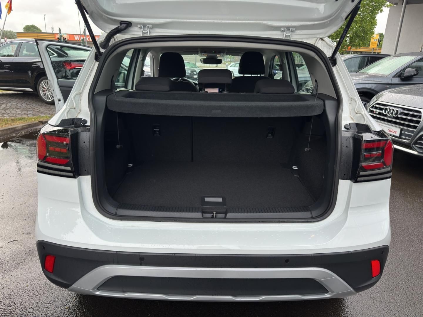 Fahrzeugabbildung Volkswagen T-Cross 1.0 TSI 70 kW Life LED,Navi,SHZ,ACC,PDC