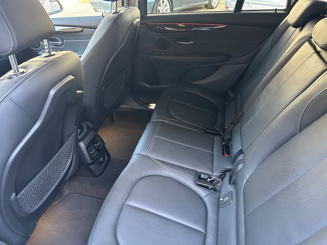 Fahrzeugabbildung BMW 220 Gran Tourer 220 i Luxury Line Automatik Navi