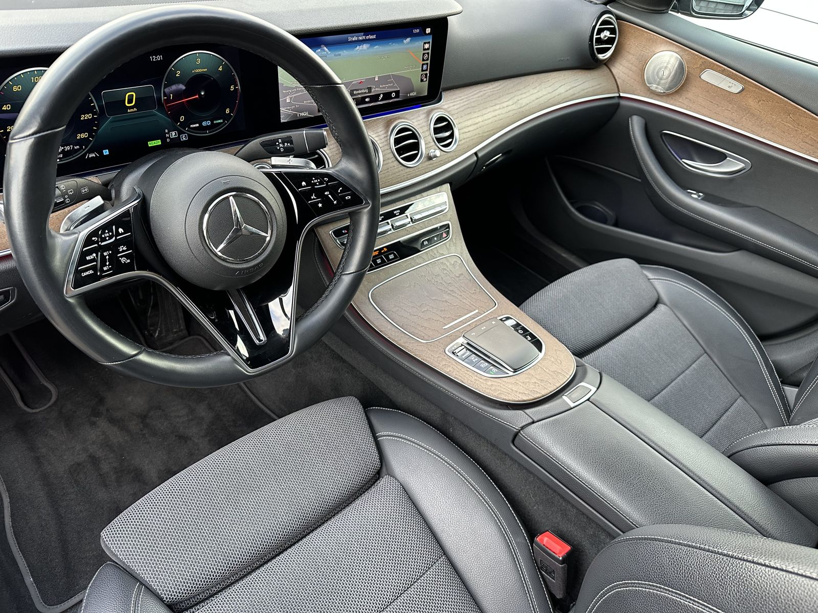 Fahrzeugabbildung Mercedes-Benz E 300d T Avantgarde 4M NAV+LED+AHK+BURMESTER+ACC