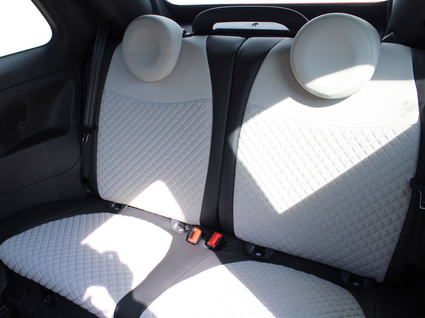 Fahrzeugabbildung Fiat 500C 1.0 Hybrid Dolcevita Uconnect PDC DAB ALU